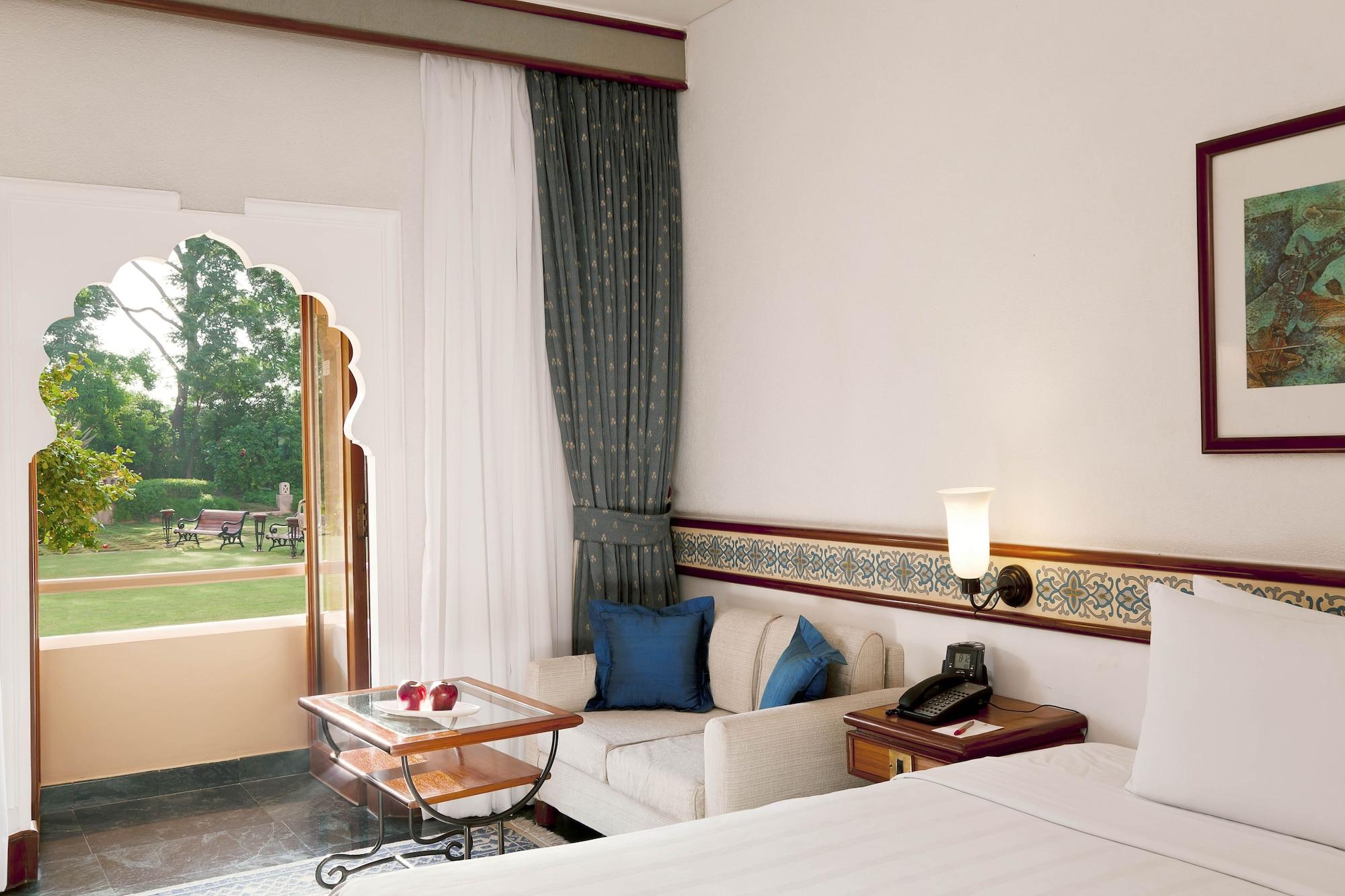Trident Jaipur Otel Dış mekan fotoğraf A room at the Taj Bengal