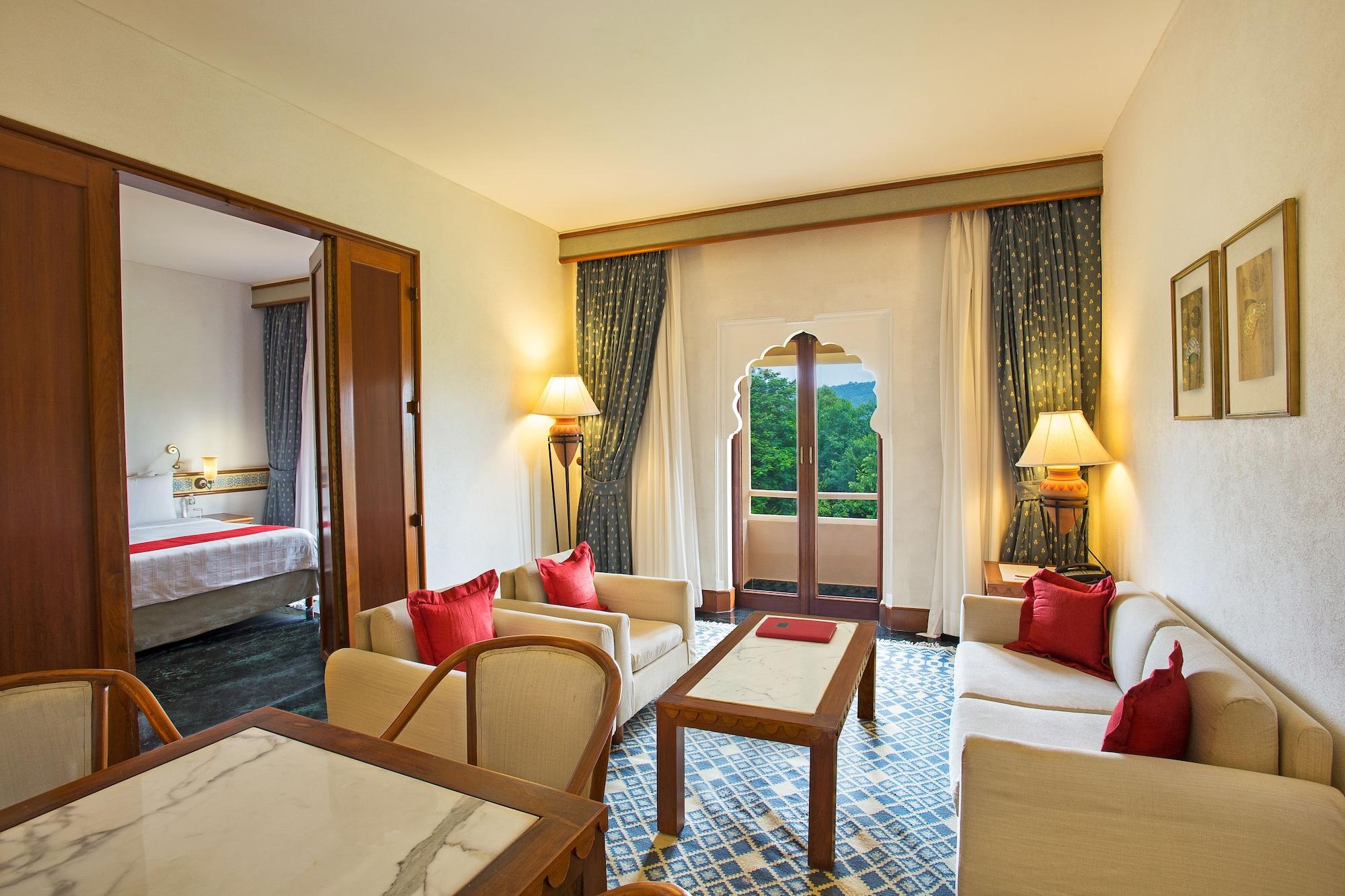 Trident Jaipur Otel Dış mekan fotoğraf Suite at the Taj Bengal