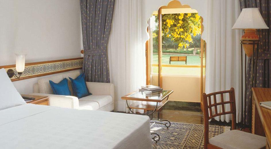 Trident Jaipur Otel Dış mekan fotoğraf A room at the resort