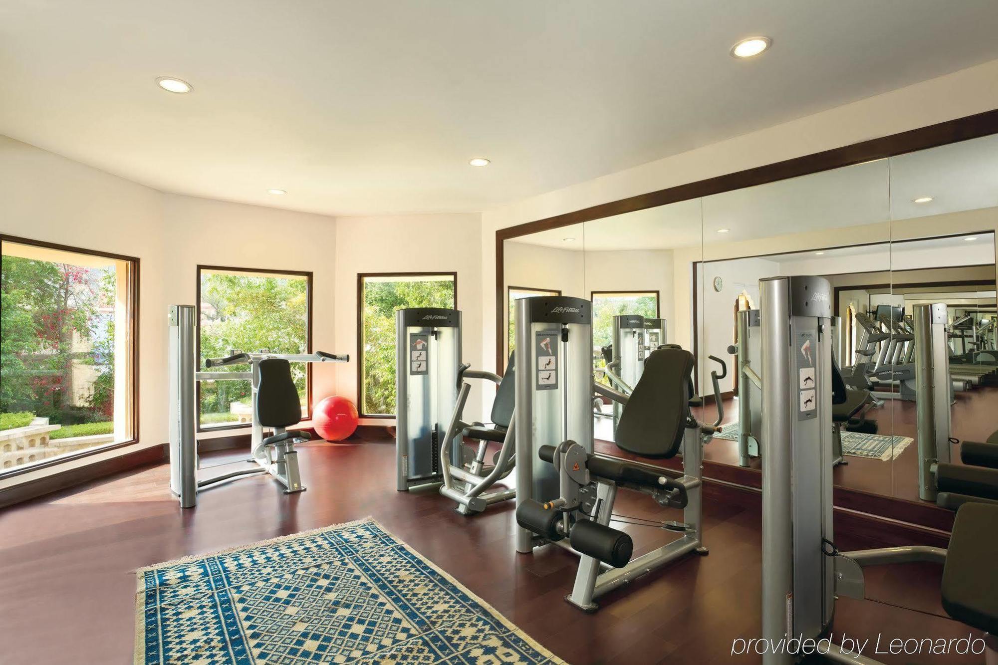Trident Jaipur Otel Konforlar fotoğraf The gym at the Taj Bengal